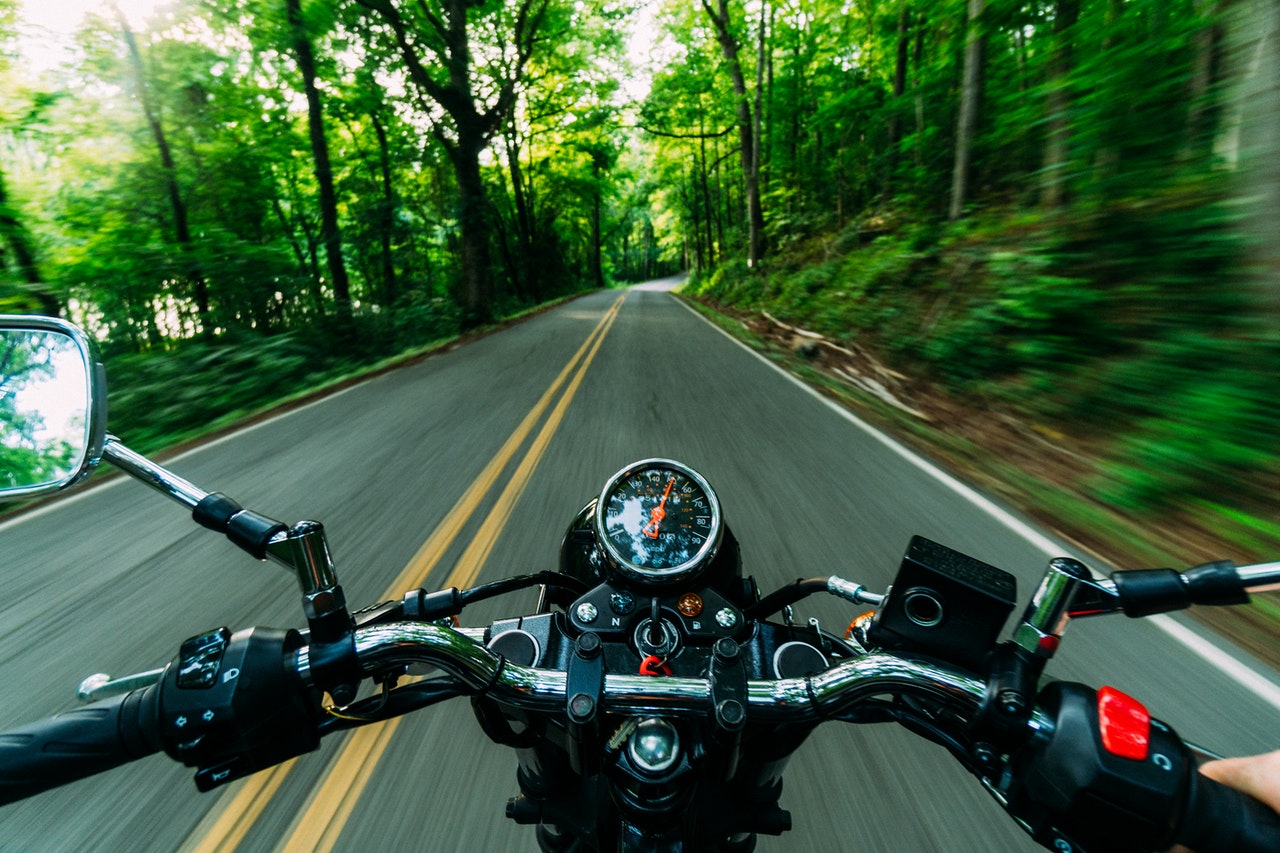 motor-bike-running-close-up-photography-2519374/